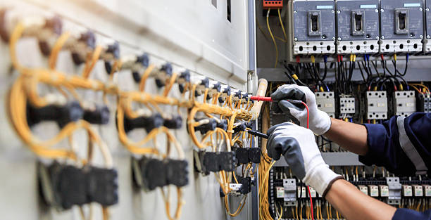 Professional Electrician technician working in Grundy Center, IA